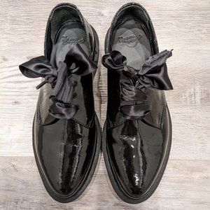 Sz 7 Black Patent Leather Dr. Martens Ribbon Lace Up Shoes - Like New